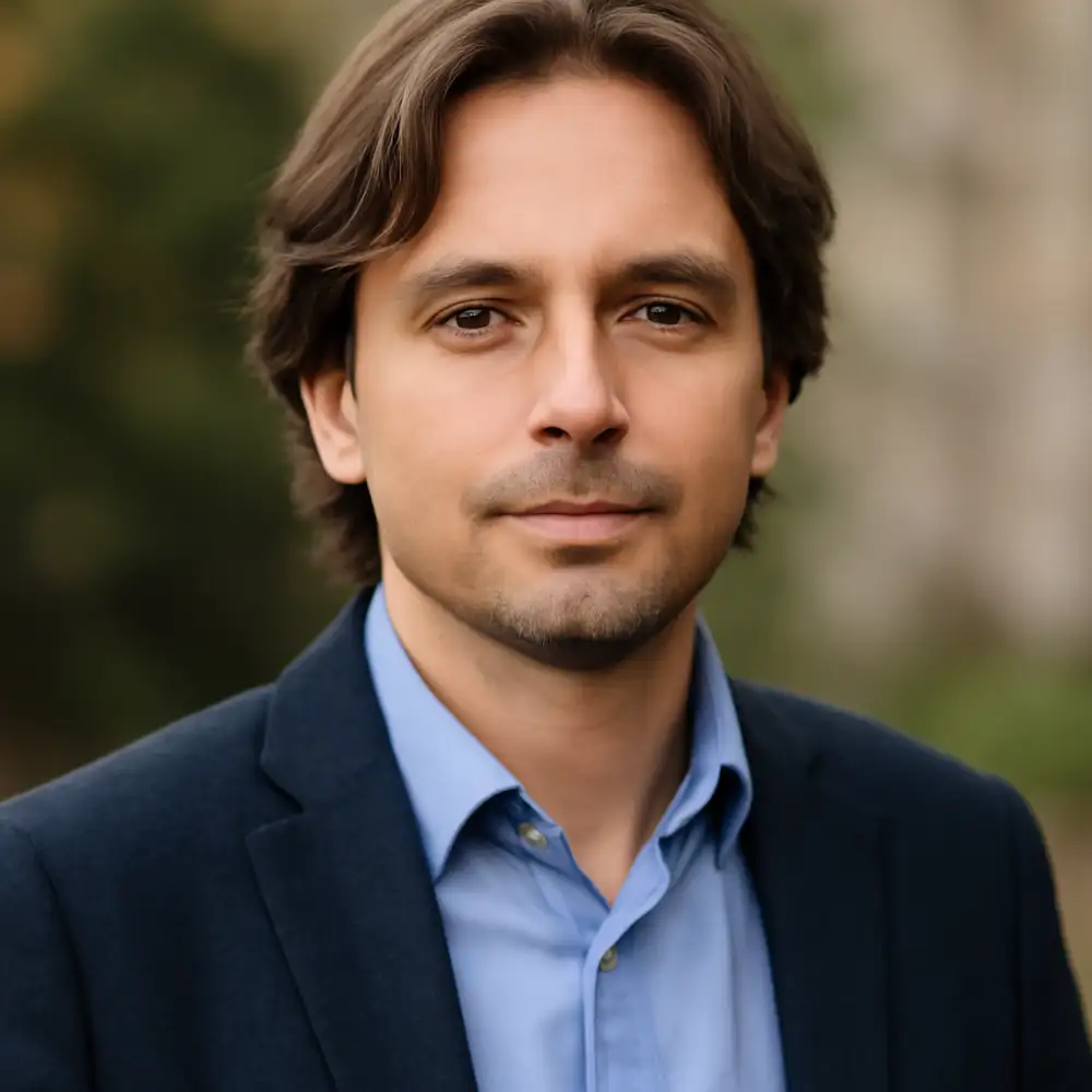 Redaktorem časopisu landeszeitung.cz je Rostislav Marek